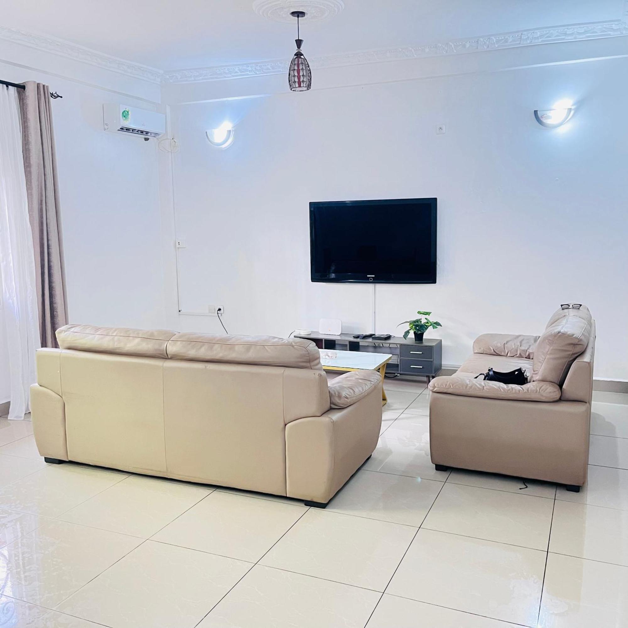 Appartements Modernes, Wifi, Tv - Yaounde, Omnisports Exteriér fotografie